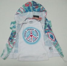 福州榮登貿(mào)易 一站式時(shí)尚購(gòu)物平臺(tái)，打造漂亮春秋裝兩件套與潮流鞋帽童裝零售批發(fā)新體驗(yàn)