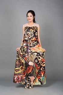 筆觸生衣 從民間工筆畫(huà)到現(xiàn)代時(shí)尚零售的藝術(shù)之旅