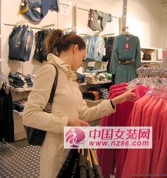 巧用心思 激活顧客購(gòu)物本能，提升服裝服飾零售業(yè)績(jī)